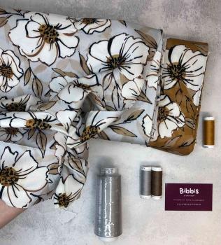 Viskosewebware Big white Roses by Christiane Zielinski, Blumendesign in camel/ocker